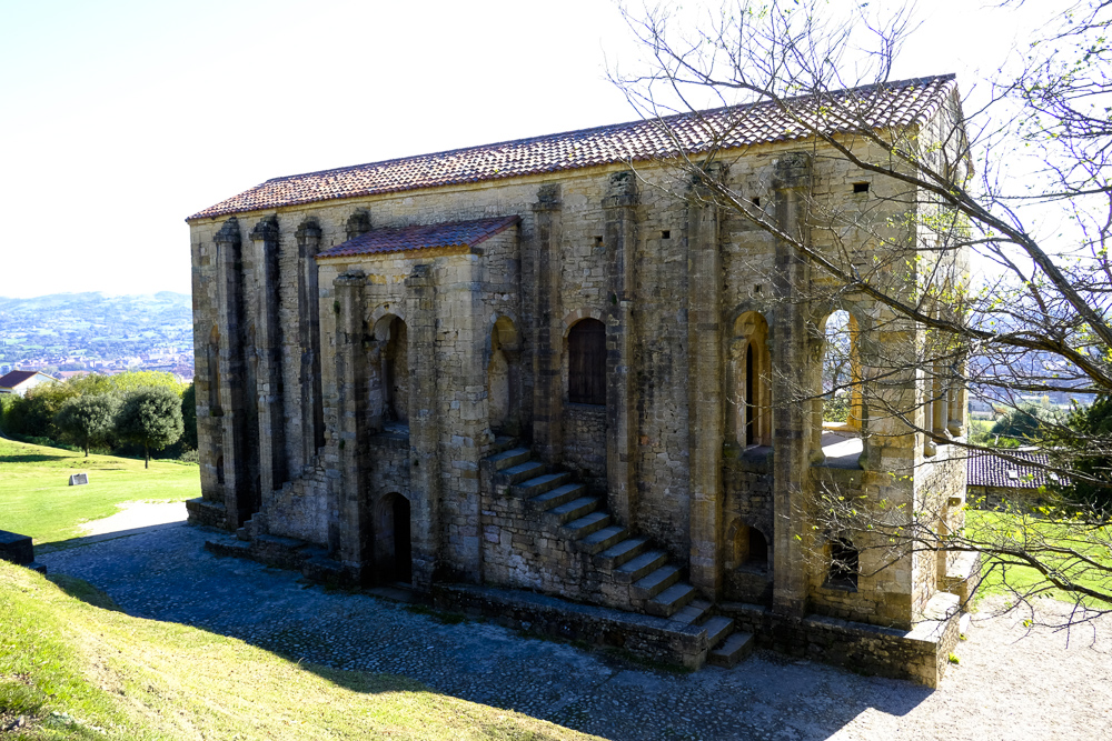 Santa María del Naranco. Fachada Norte.